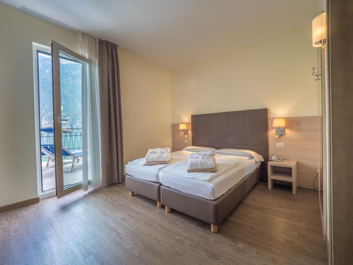 Hotel Capo Reamol Limone sul Garda Bagian luar foto